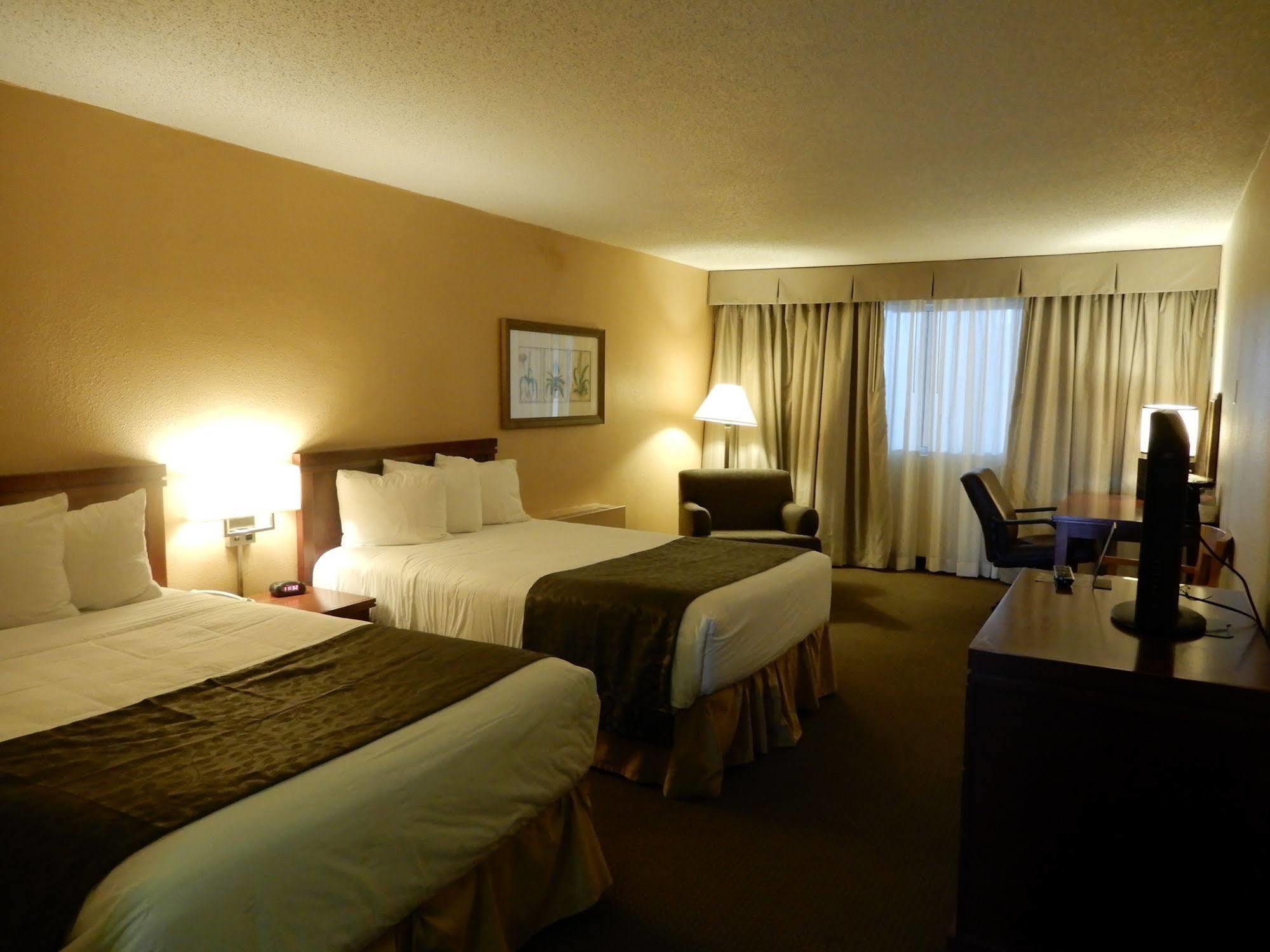Clarion Hotel Milwaukee Airport Exterior foto